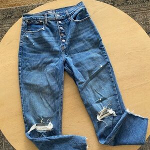 ABERCROMBIE Ultra High Rise Mom Jean medium wash size 28
